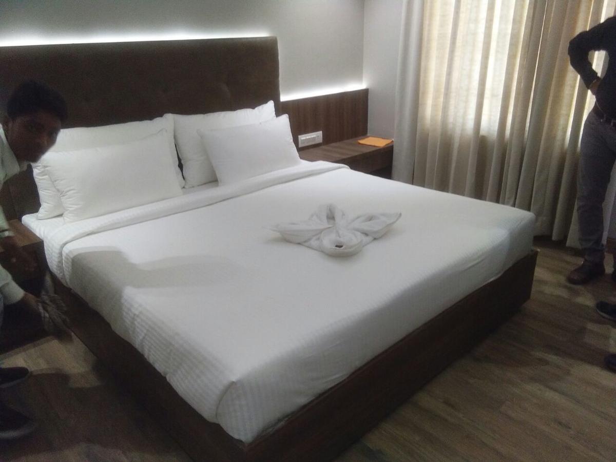 Hotel City Crown Mandsaur Bagian luar foto